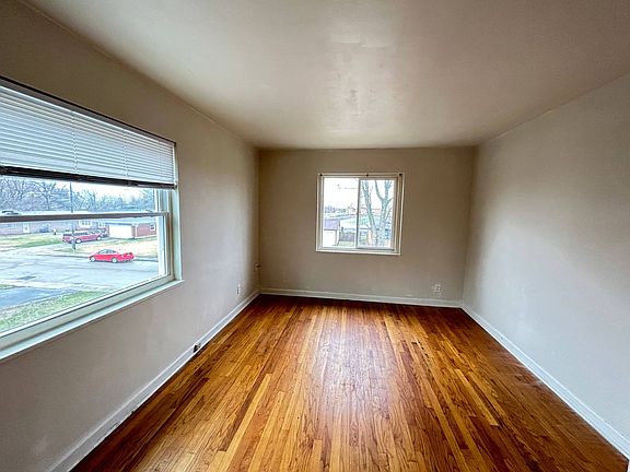 5th image of 115 Scott Ave #6