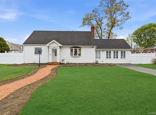 1333 13th St, West Babylon, NY 11704