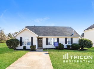 810 Almora Dr, Charlotte, NC 28216