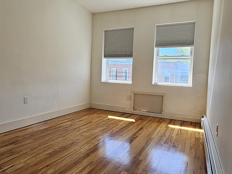 452 Linwood St #3 — Photo 6