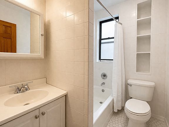 5th image of 300 E 91st St APT 5R