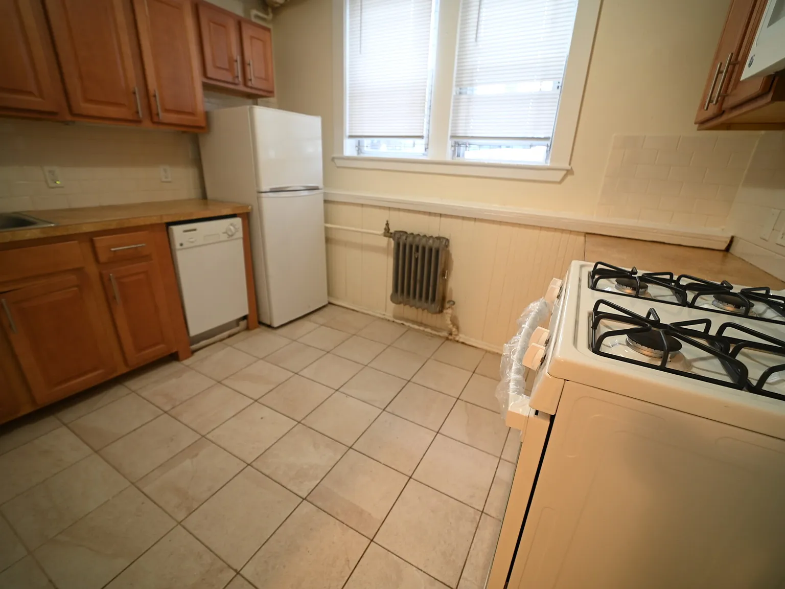 524 Cambridge St — Photo 2