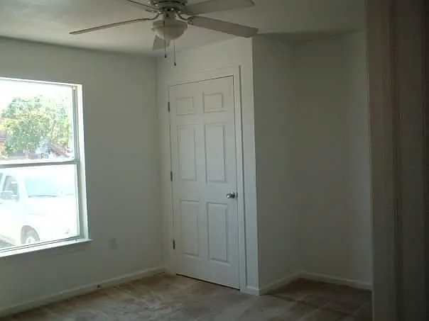 302 W Maple Ave #A — Photo 5