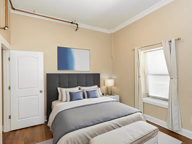 1015 E Broadway #203 — Photo 13