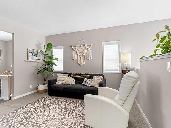 3rd image of 20 E Radcliff Way