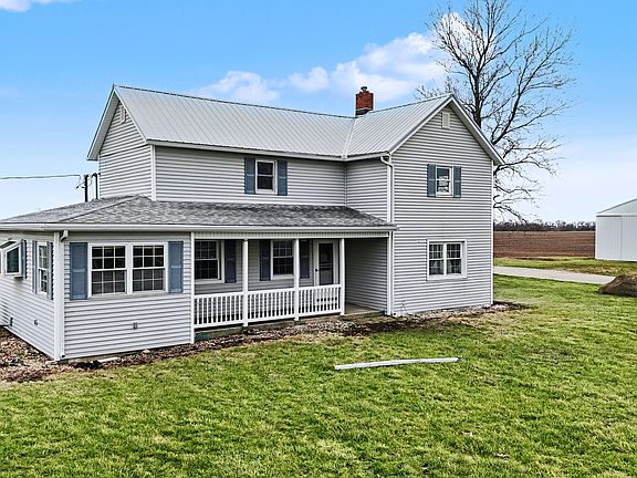 5th image of 724 E 2600 North Rd