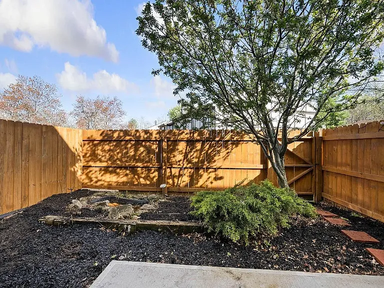 460 Dartmouth Cir #460 — Photo 22