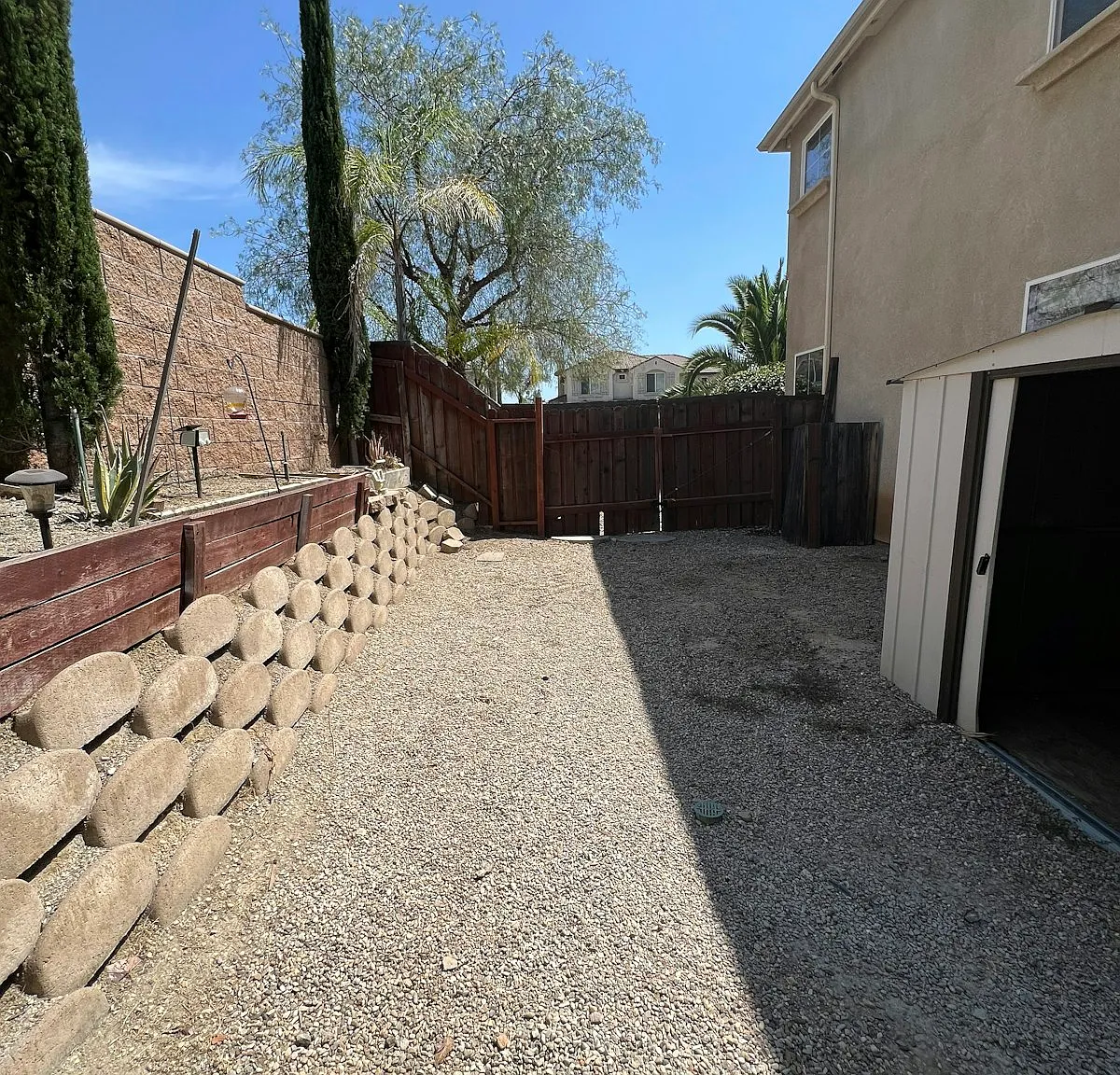 23990 Hollingsworth Dr — Photo 3