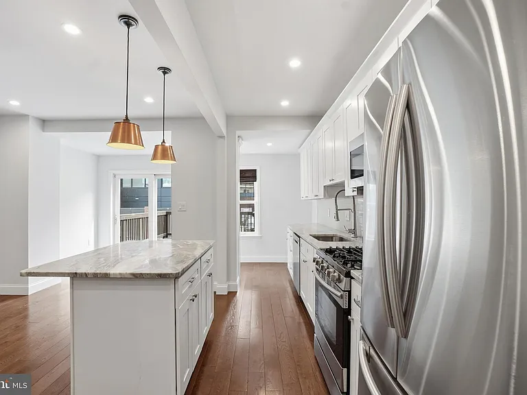 1118 Chicago St SE — Photo 5