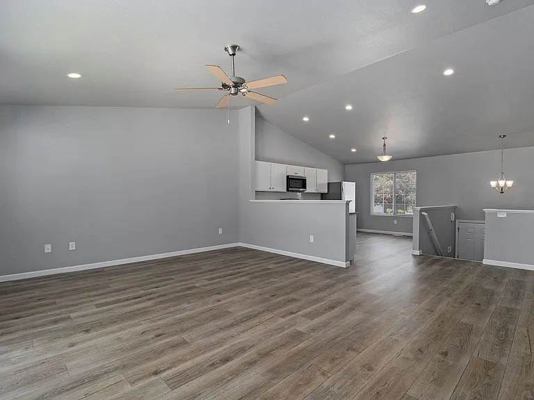 2327 Shadycroft Dr — Photo 5