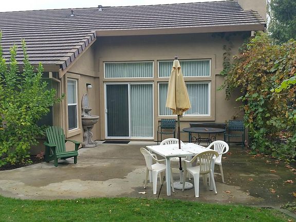 Nice patio, with fountain, grapes and flowers