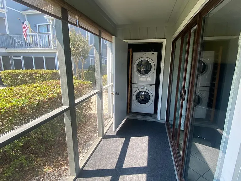 1880 Colony Dr #12-F — Photo 2
