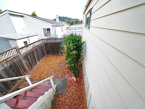 5th image of 444 Whispering Pines 178