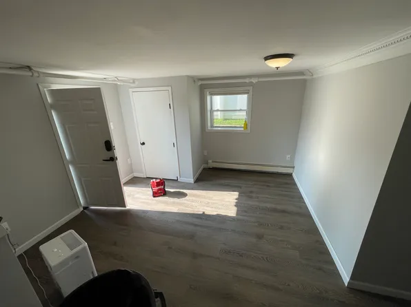 15 Hawthorne Ave, West Babylon, NY 11704