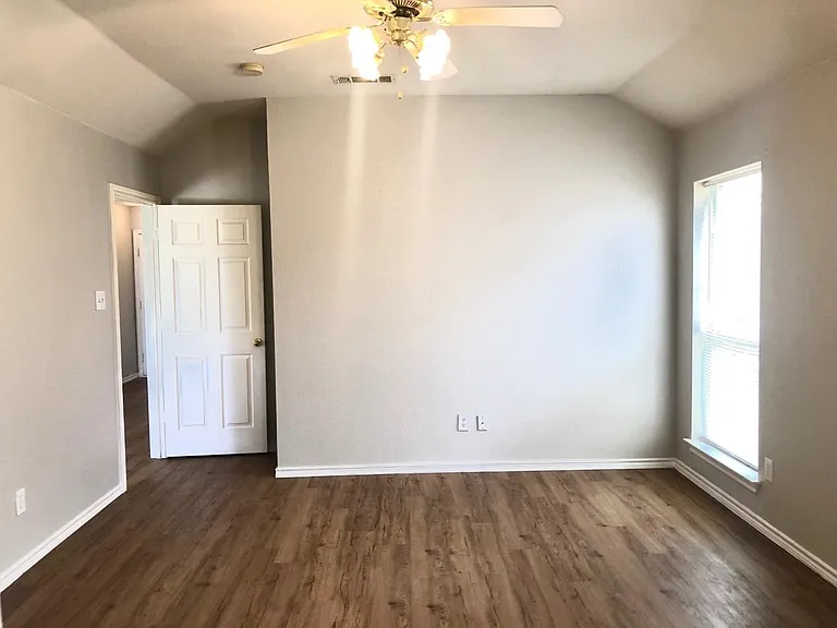 5617 Wellston Dr — Photo 15