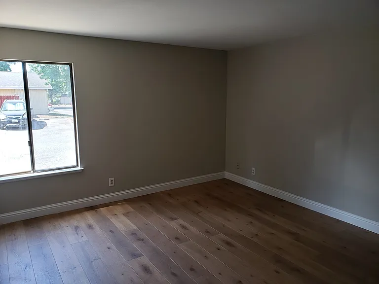 1395 Nord Ave — Photo 2