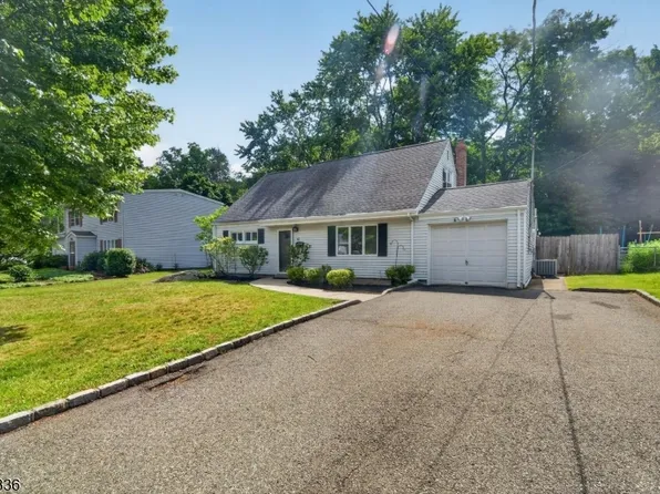 42 Woodcrest Dr, Livingston, NJ 07039