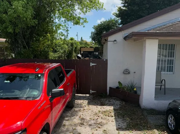 1442 NW 73rd St, Miami, FL 33147
