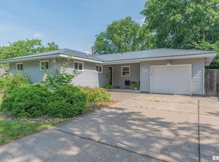 2024 Edgewood Dr, Bettendorf, IA