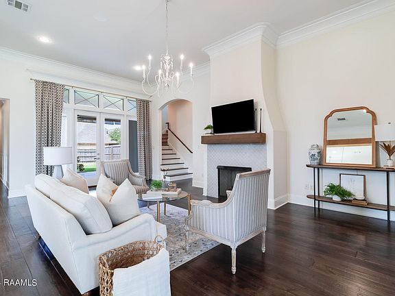 4th image of 310 Torrenova Cir