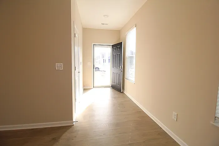 409 Halton Dr — Photo 4