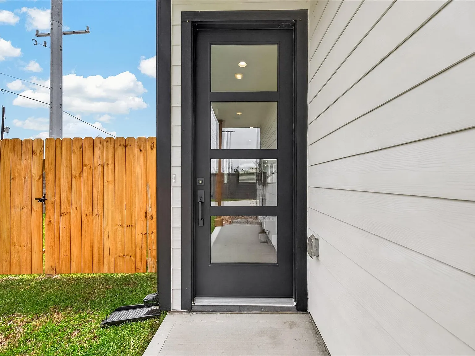 3 bed, 2.5 bath, 1776 sqft, $2,750 — Photo 2