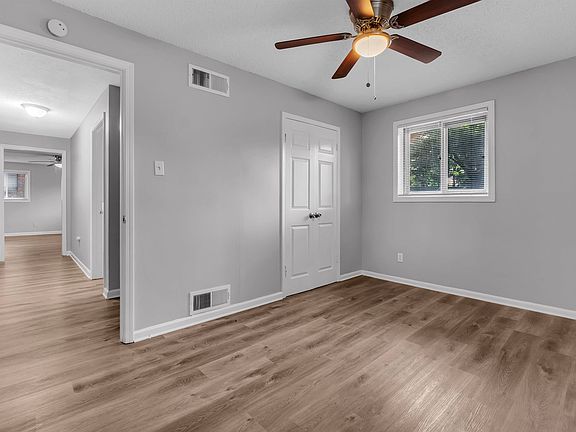 5th image of 1136 S White Station Rd