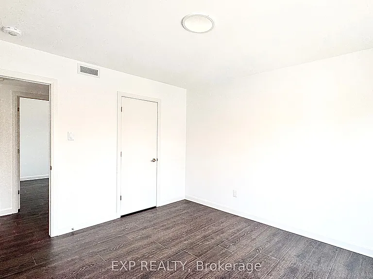 25 Fair Oaks Cres #E — Photo 21
