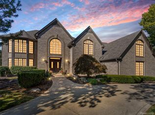 5724 Murfield Dr, Rochester, MI 48306