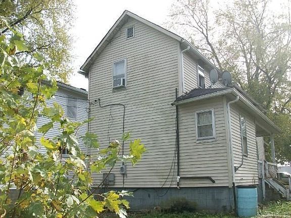 3rd image of 619 W Mulberry St