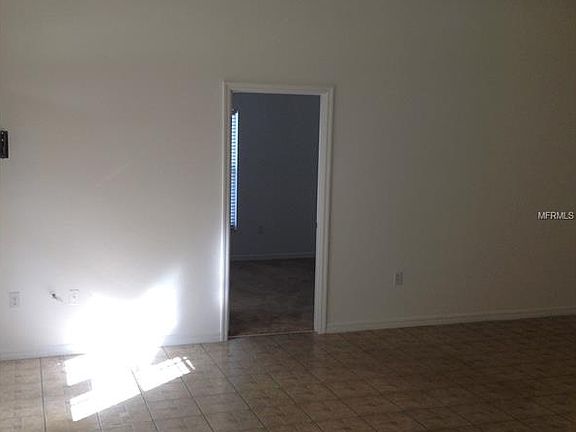 3rd image of 1833 Sir Lancelot Cir