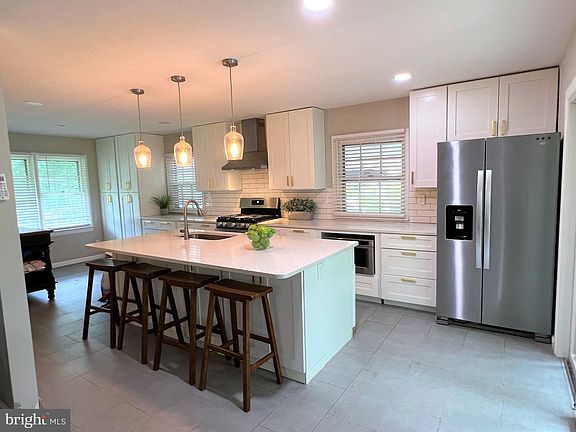 2nd image of 3506 Beverly Dr