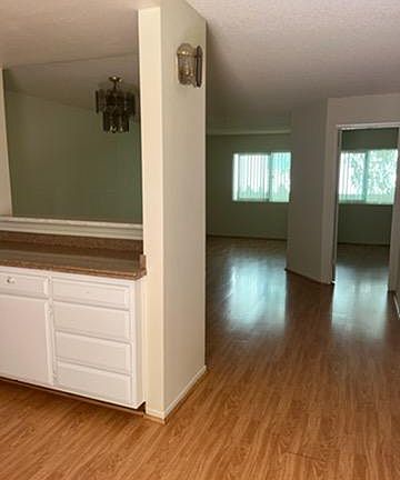 4th image of 16525 Vanowen St #112