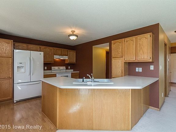 5th image of 740 SE Glendale Dr