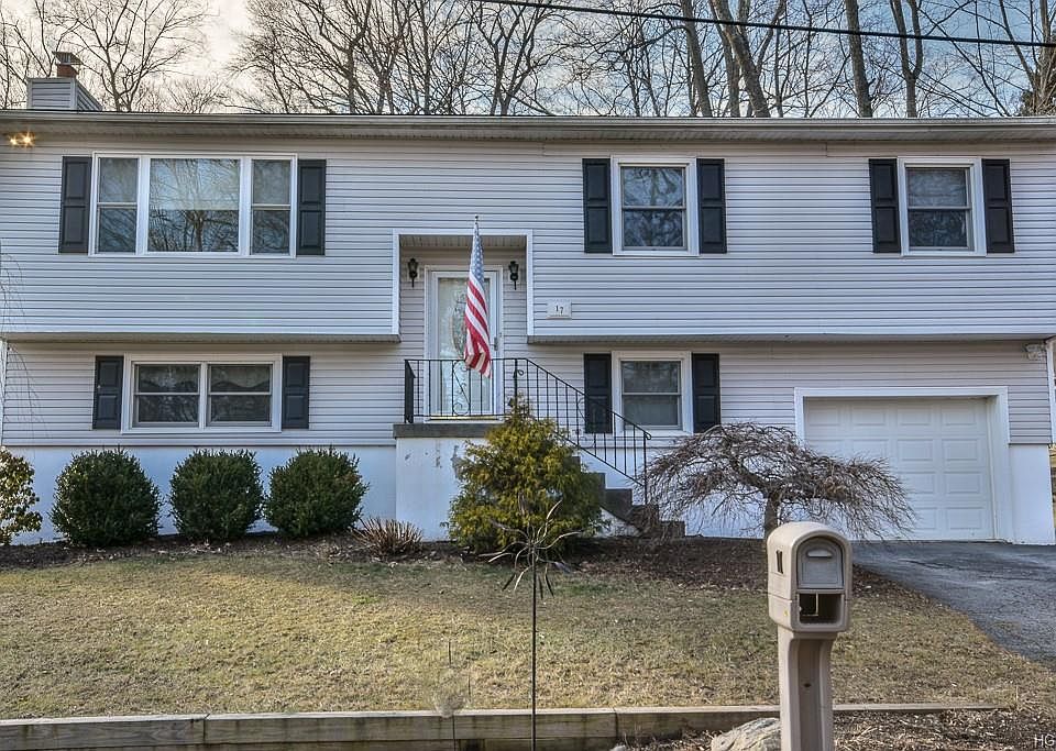 1st image of 17 Wykagyl Ct