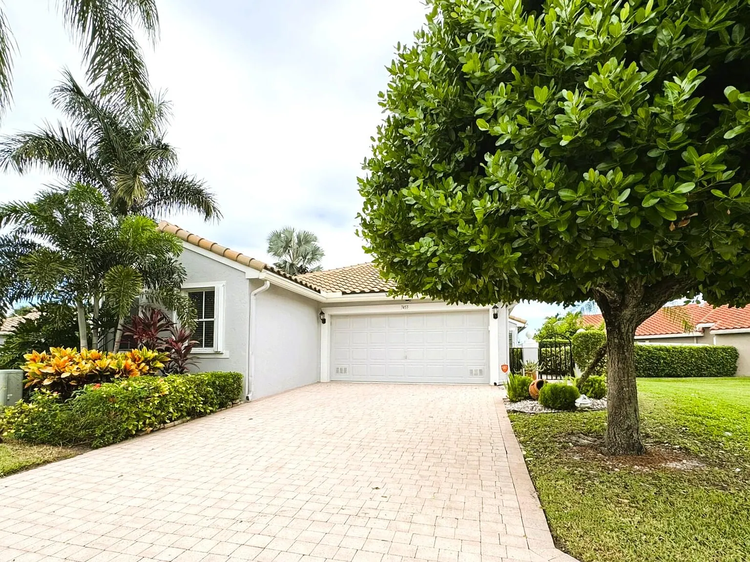 2 bed, 2.0 bath, 1585 sqft, $5,200 — Photo 4
