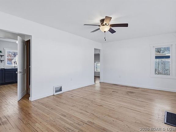 3rd image of 110 W Autry St