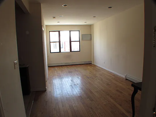 Rented by Premier Metro Realty Corp | media 16