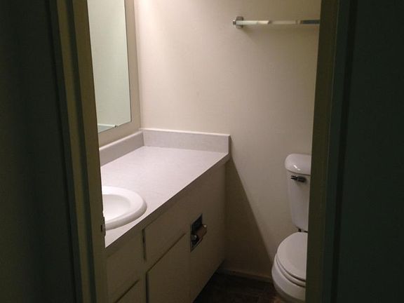 5th image of 2424 Tennis Ct #B20