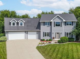 825 Windsor Ct, Ripon, WI 54971