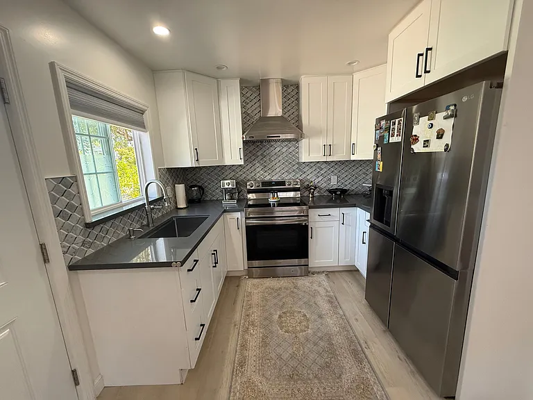 411 Helen Dr — Photo 2