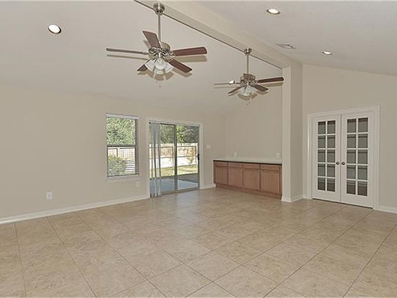 5th image of 81 Yewleaf Dr