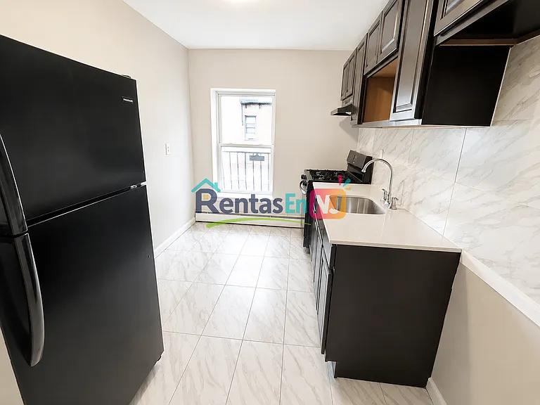 113 Lincoln Ave #7B — Photo 2