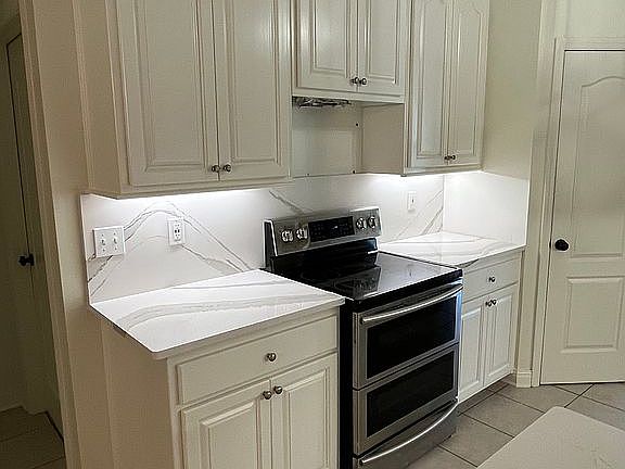 4th image of 4002 Belle Terre Ct