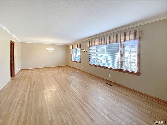 3rd image of 3913 6th St E