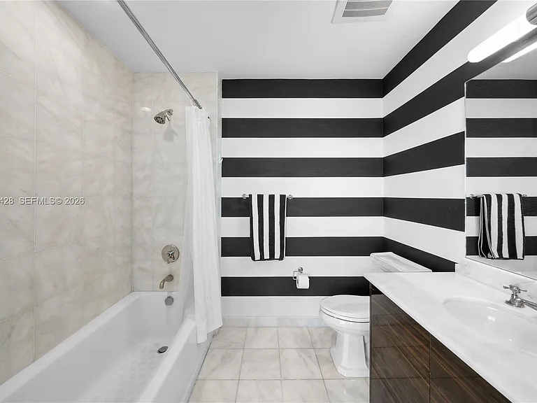 50 S Pointe Dr #3103 — Photo 30