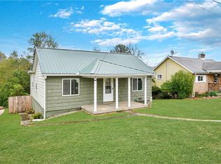 66 Chestnut St, Ellsworth, PA 15331