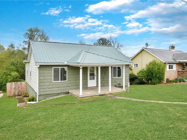 66 Chestnut St, Ellsworth, PA 15331