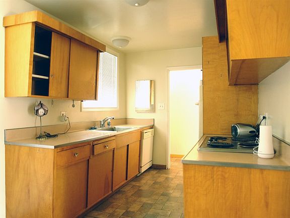 5th image of 30676 Carroll Ave