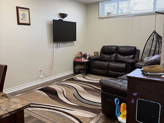 4th image of 25 Par Ave #Basement
